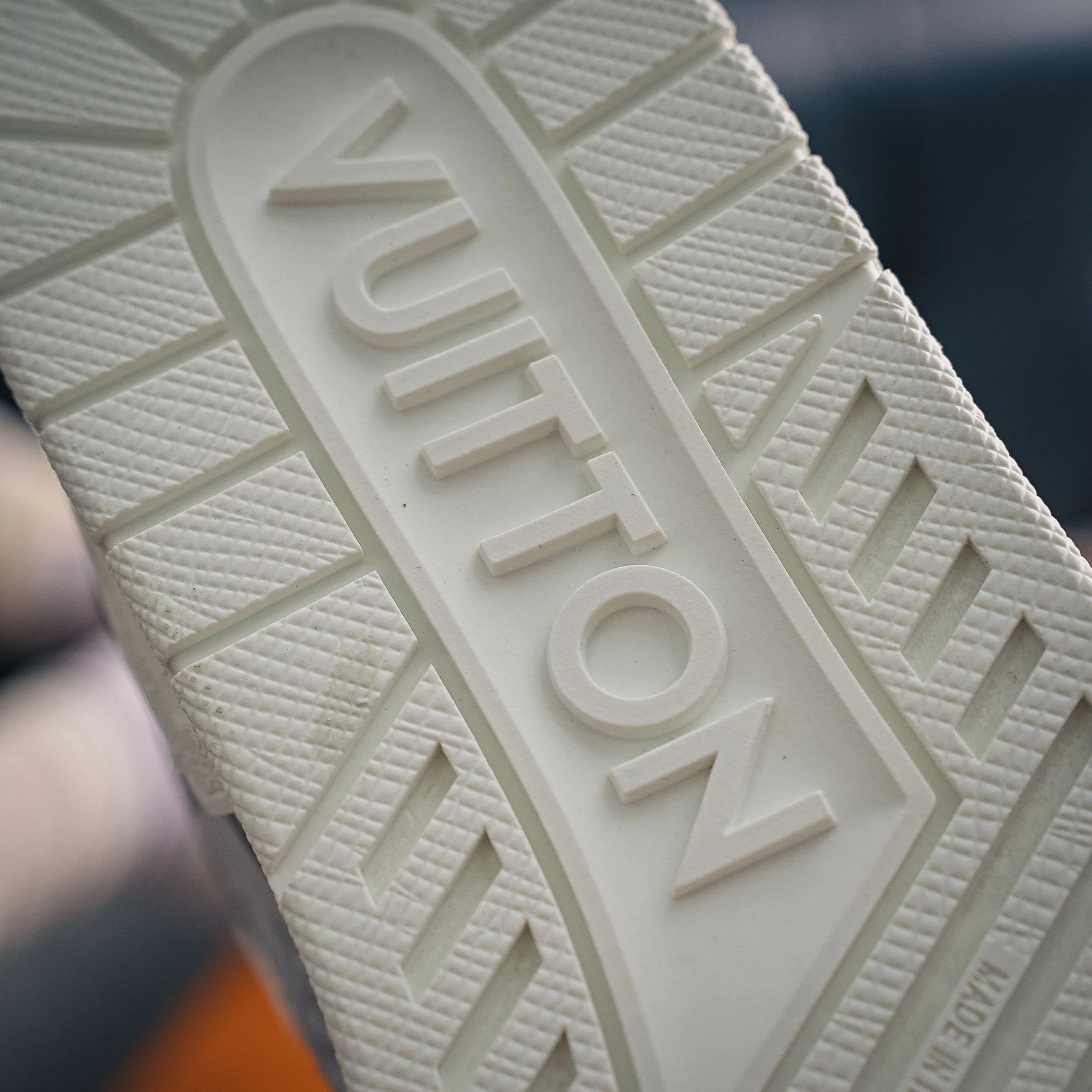 # LV- - trainer 2026 New Arrival 1：1 ！！ Shoes Cowhide Leather ， LOGO ， Breathable ， 。